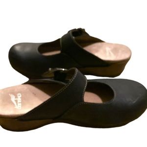 Dansko slip on mules sz 39 black